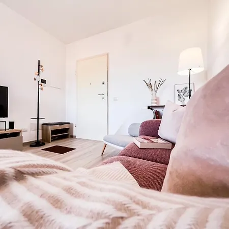 Apartment Francoforte 10 *